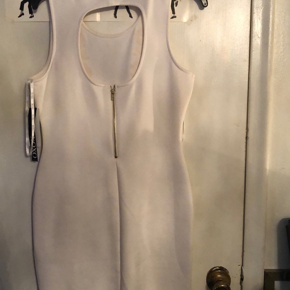 Dress - Picture 3 of 4